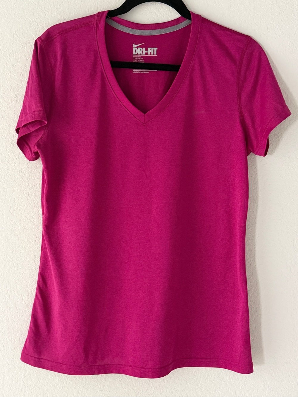Nike Women's V-Neck Dri-FIT Tee in Fuchsia